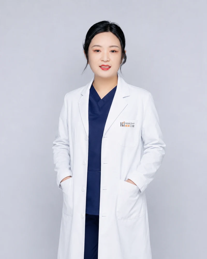 李梦口腔全科医师形象照