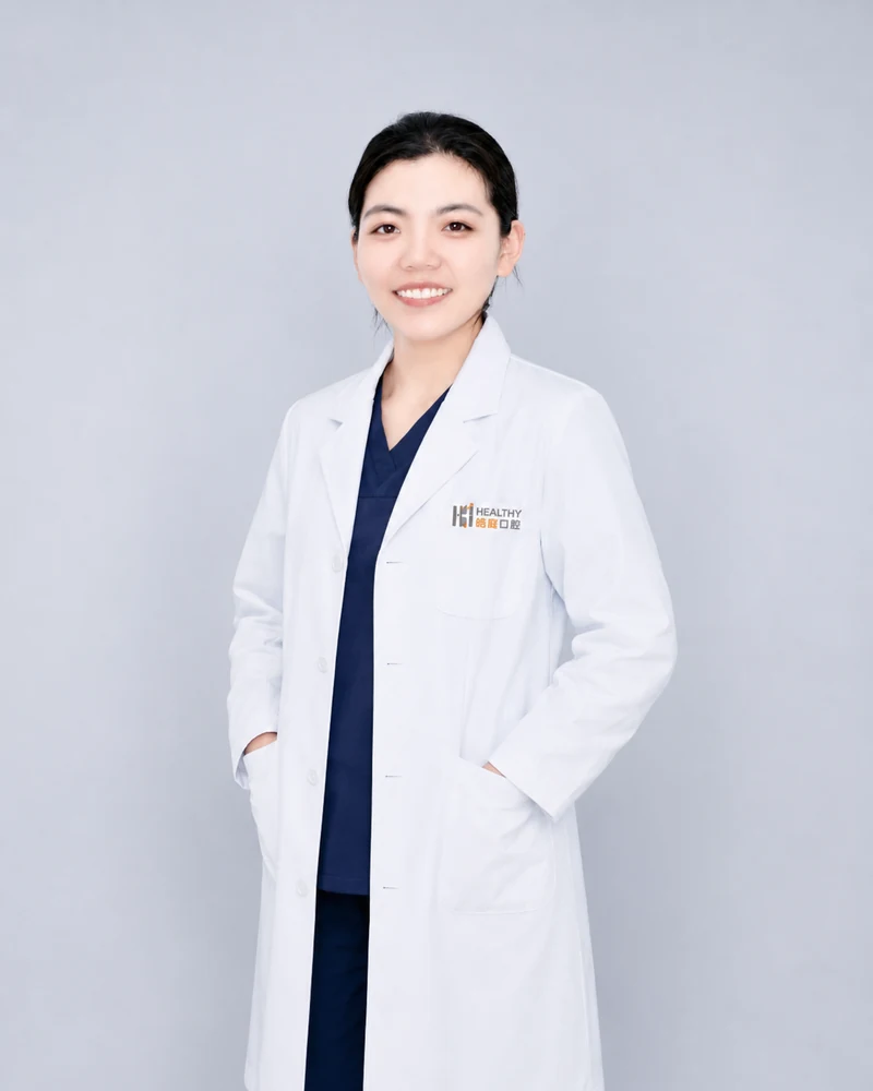 李梓榕执业医师形象照