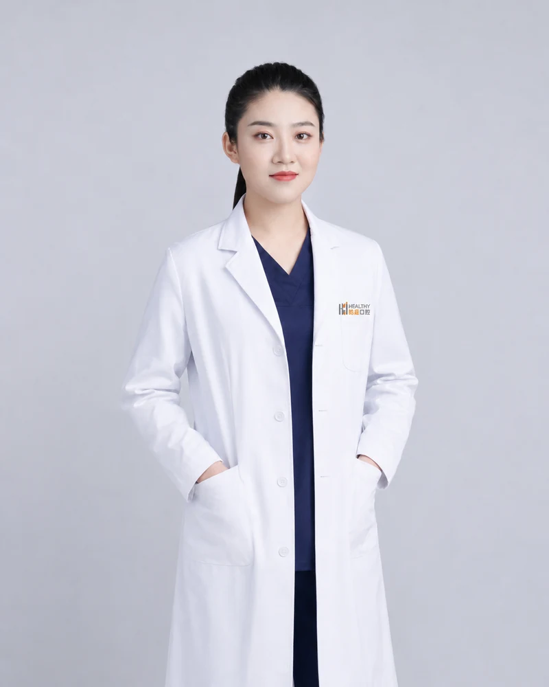 师变壮口腔全科医师形象照